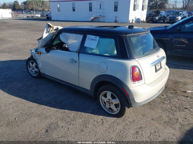 2008 MINI COOPER WMWMF33528TU66707 Photo 2