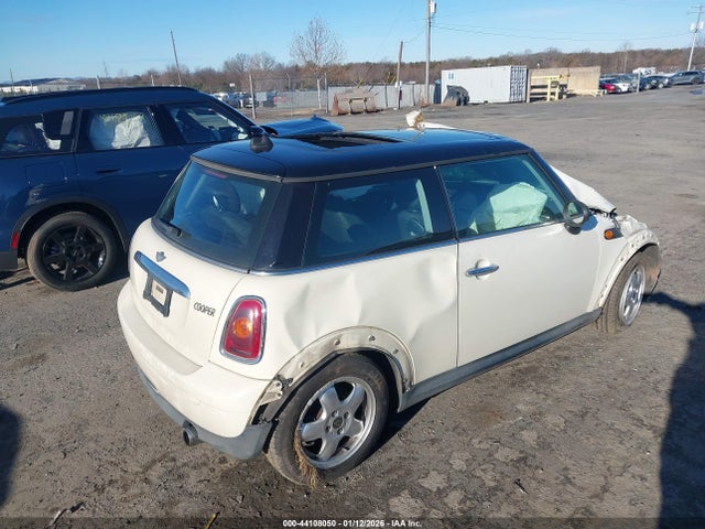 2008 MINI COOPER WMWMF33528TU66707 Photo 3