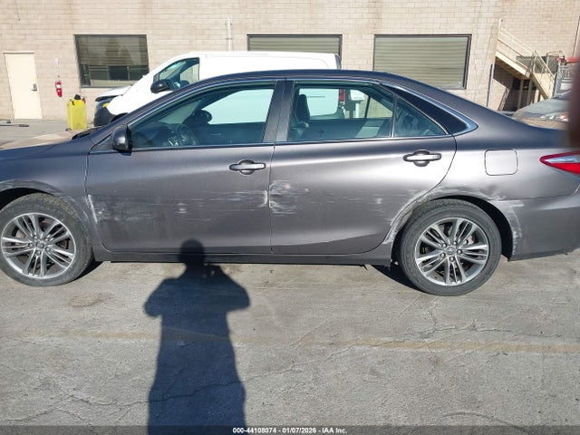 4T1BF1FKXFU875850 Toyota CAMRY SE
