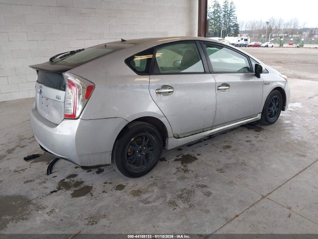 JTDKN3DU0F1914437 Toyota Prius Two