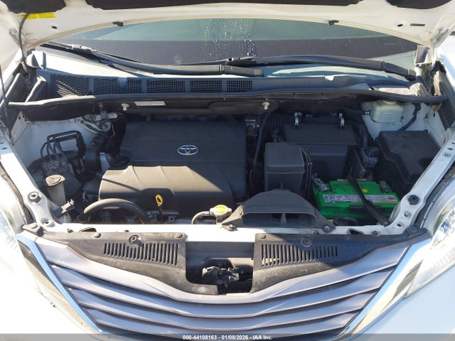 5TDYK3DC9FS577022 Toyota Sienna Xle 8 Passenger