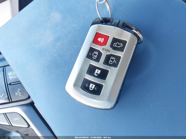 5TDYK3DC9FS577022 Toyota Sienna Xle 8 Passenger