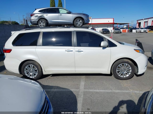 5TDYK3DC9FS577022 Toyota Sienna Xle 8 Passenger