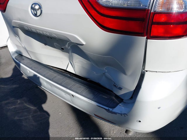 5TDYK3DC9FS577022 Toyota Sienna Xle 8 Passenger