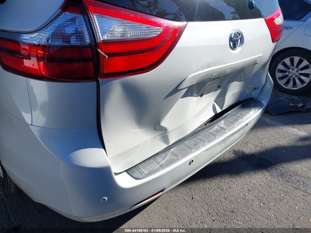 5TDYK3DC9FS577022 Toyota Sienna Xle 8 Passenger