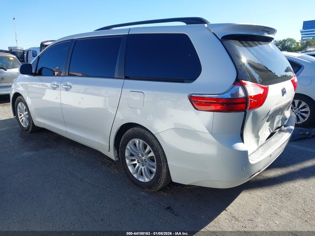 5TDYK3DC9FS577022 Toyota Sienna Xle 8 Passenger
