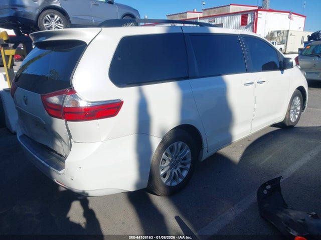 5TDYK3DC9FS577022 Toyota Sienna Xle 8 Passenger