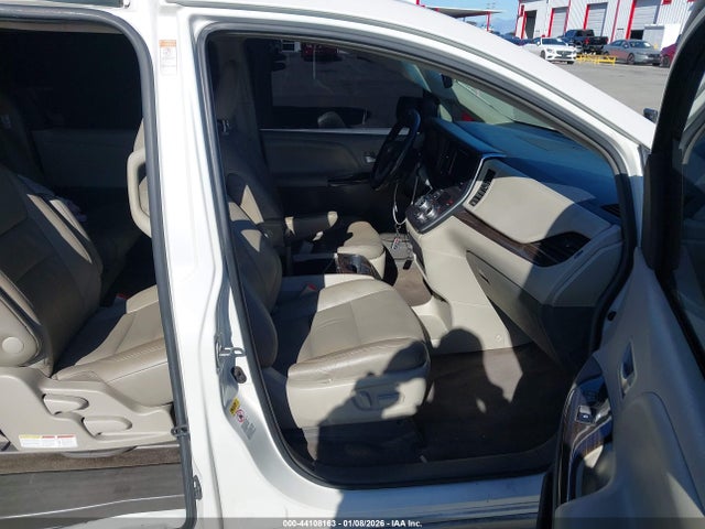 5TDYK3DC9FS577022 Toyota Sienna Xle 8 Passenger
