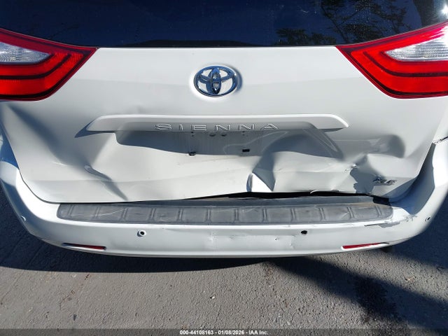 5TDYK3DC9FS577022 Toyota Sienna Xle 8 Passenger