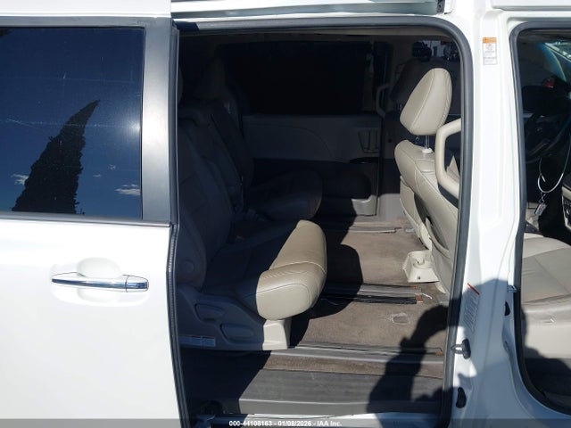 5TDYK3DC9FS577022 Toyota Sienna Xle 8 Passenger