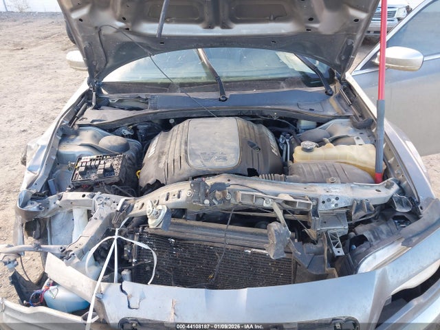 44108187 :رقم المزاد ، 2C3CK6CT7BH612022 vin ، 2011 Chrysler 300c Awd مزاد بيع