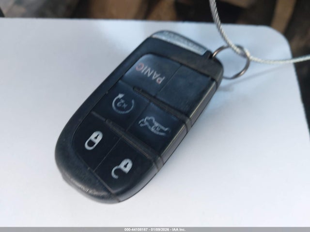 44108187 :رقم المزاد ، 2C3CK6CT7BH612022 vin ، 2011 Chrysler 300c Awd مزاد بيع