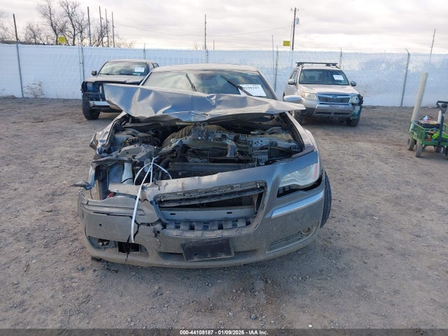 44108187 :رقم المزاد ، 2C3CK6CT7BH612022 vin ، 2011 Chrysler 300c Awd مزاد بيع