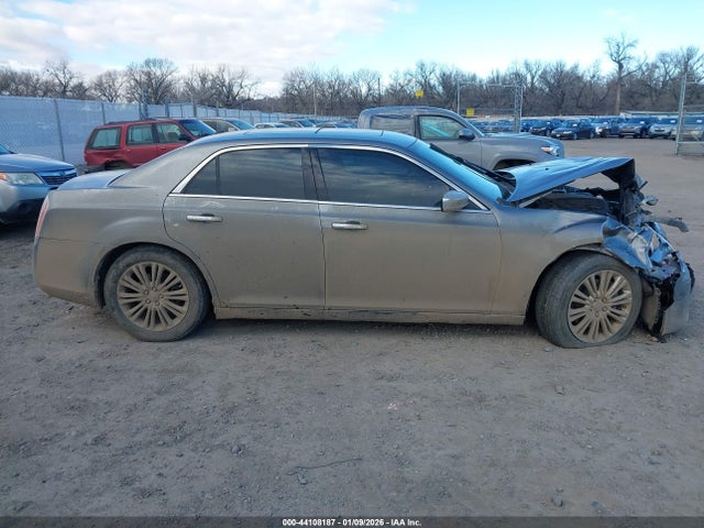 44108187 :رقم المزاد ، 2C3CK6CT7BH612022 vin ، 2011 Chrysler 300c Awd مزاد بيع