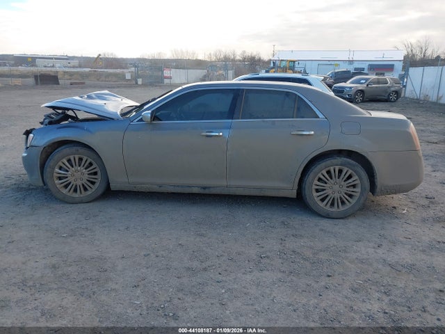 44108187 :رقم المزاد ، 2C3CK6CT7BH612022 vin ، 2011 Chrysler 300c Awd مزاد بيع