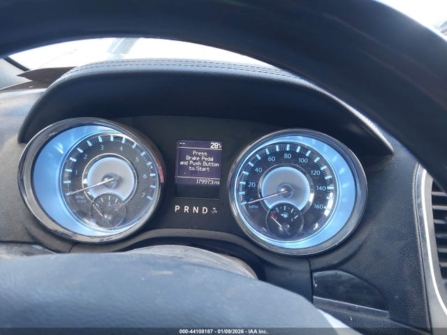 44108187 :رقم المزاد ، 2C3CK6CT7BH612022 vin ، 2011 Chrysler 300c Awd مزاد بيع