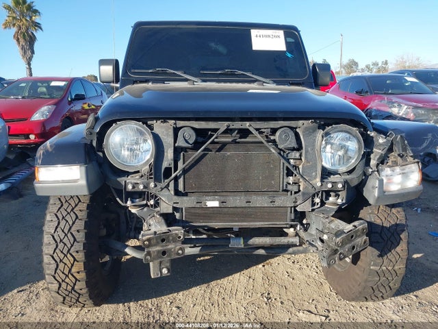 1C4HJXEN1LW213005 Jeep Wrangler Unlimited Sahara 4x4