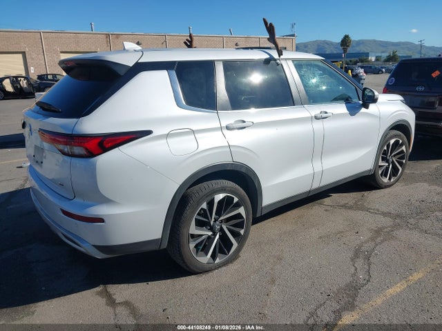 2023 MITSUBISHI OUTLANDER JA4J3UA88PZ061846 Photo 3