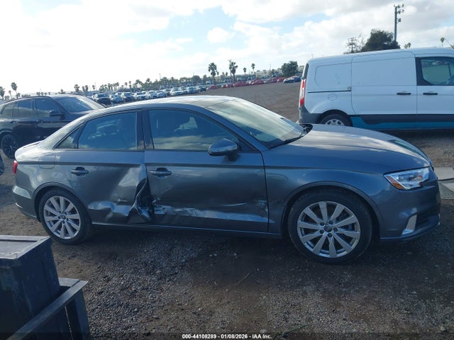 44108289 :رقم المزاد ، WAUAUGFFXH1036309 vin ، 2017 Audi A3 2.0t Premium مزاد بيع