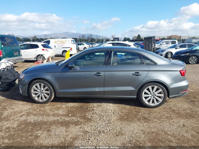 44108289 :رقم المزاد ، WAUAUGFFXH1036309 vin ، 2017 Audi A3 2.0t Premium مزاد بيع