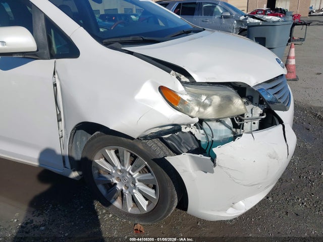 5TDDK3DC7ES073307 Toyota Sienna Limited 7 Passenger