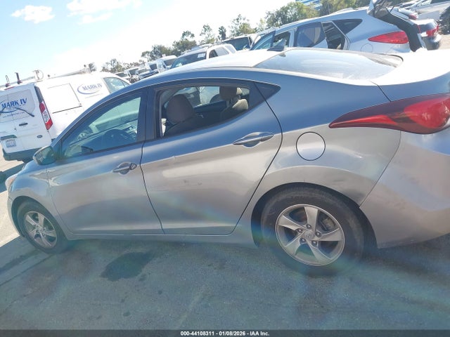 KMHDH4AE8FU321566 Hyundai ELANTRA SE