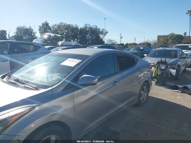 KMHDH4AE8FU321566 Hyundai ELANTRA SE