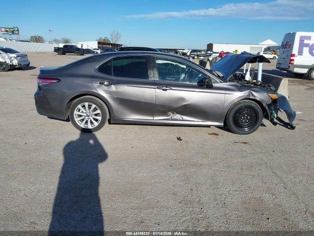 Продажа на аукционе авто 2020 Toyota Camry Le, vin: 4T1C11AK7LU998298, номер лота: 44108322