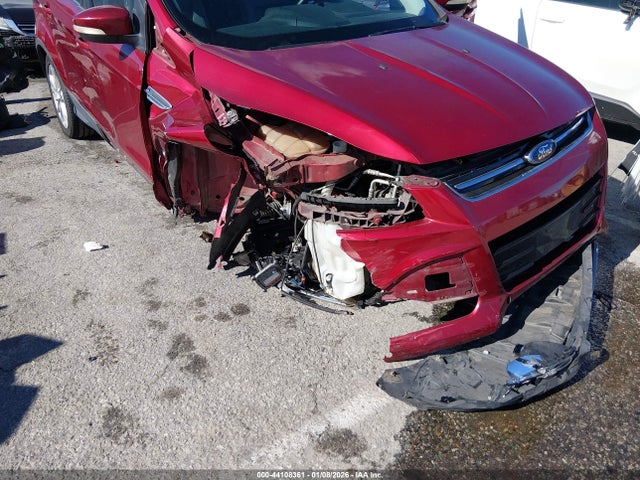1FMCU0J96EUE27113 Ford Escape Titanium