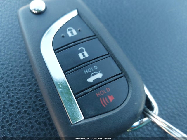 4T1B11HK6JU050179 Toyota CAMRY SE