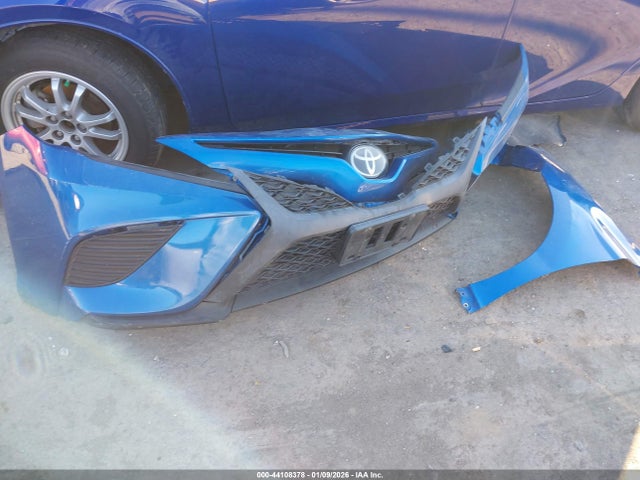 4T1B11HK6JU050179 Toyota CAMRY SE