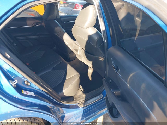 4T1B11HK6JU050179 Toyota CAMRY SE