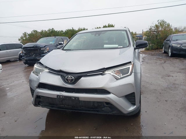 JTMZFREVXJJ180694 Toyota RAV4 LE