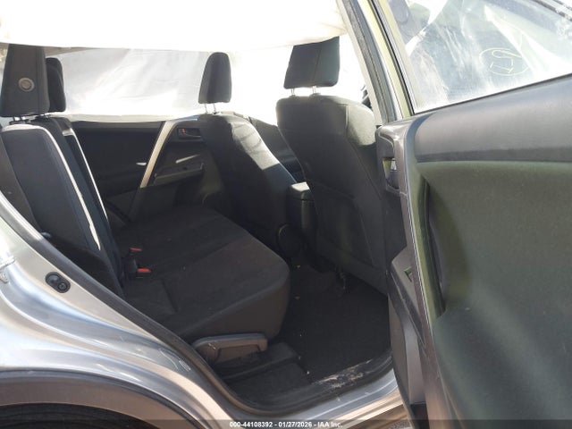JTMZFREVXJJ180694 Toyota RAV4 LE
