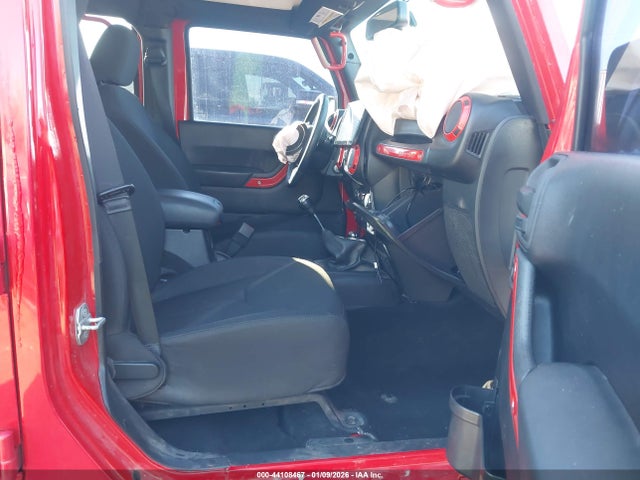 1C4BJWDG5FL776888 Jeep Wrangler Unlimited Sport