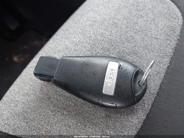 1C4PJLCS0EW270294 Jeep Cherokee Latitude