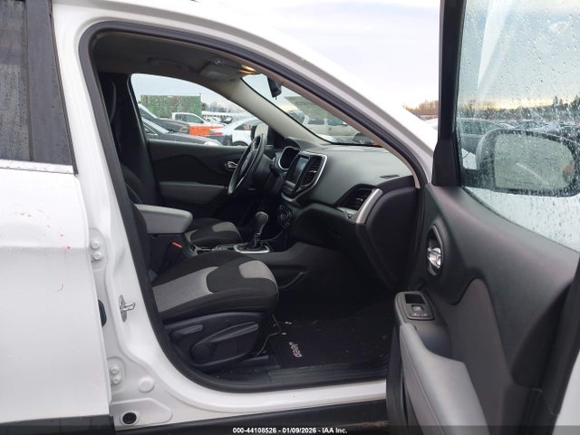 1C4PJLCS0EW270294 Jeep Cherokee Latitude