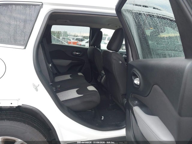 1C4PJLCS0EW270294 Jeep Cherokee Latitude