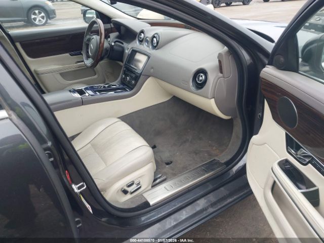 2011 JAGUAR XJ SAJWA2GB5BLV17338 Photo 4