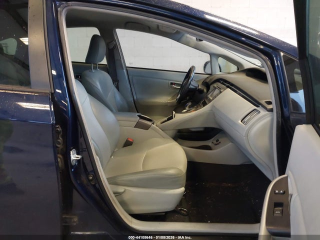 JTDKN3DU1F1906668 Toyota Prius Four