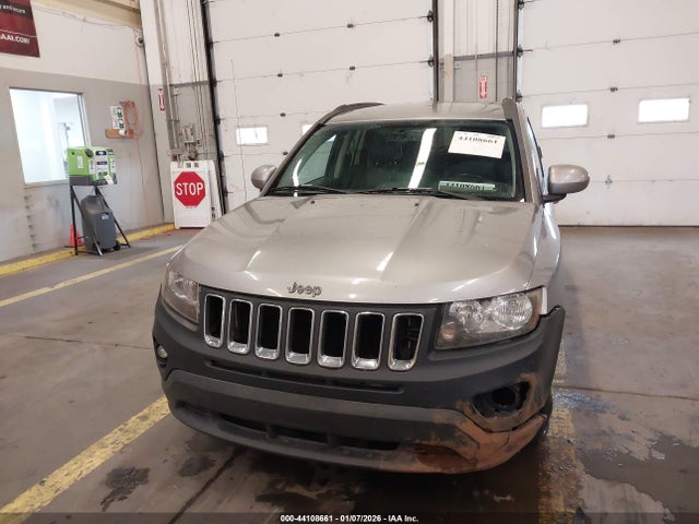 1C4NJCEA5GD742337 Jeep Compass Latitude