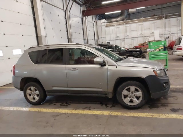 1C4NJCEA5GD742337 Jeep Compass Latitude
