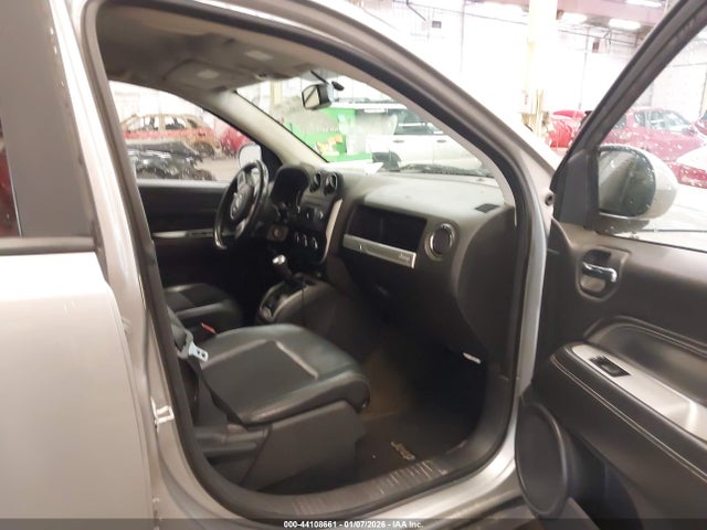 1C4NJCEA5GD742337 Jeep Compass Latitude