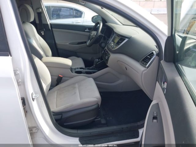 2017 HYUNDAI TUCSON KM8J33A49HU484636 Photo 4