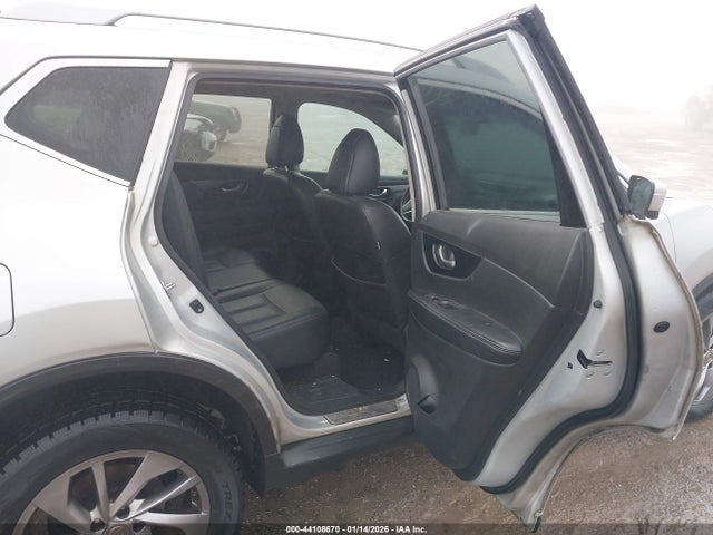 44108670 :رقم المزاد ، 5N1AT2MT3FC900440 vin ، 2015 Nissan Rogue Sl مزاد بيع