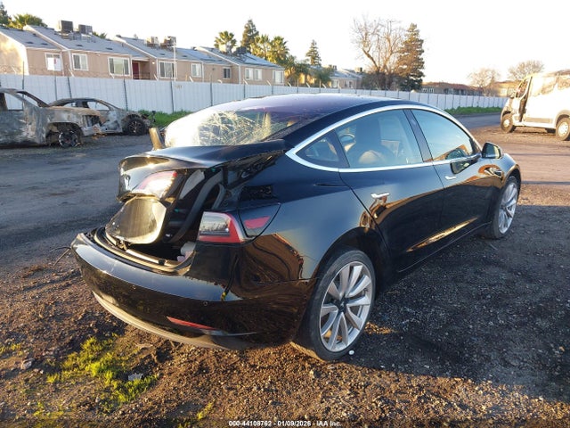 2018 TESLA MODEL 3 5YJ3E1EA5JF028028 Photo 3