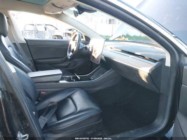 2018 TESLA MODEL 3 5YJ3E1EA5JF028028 Photo 4
