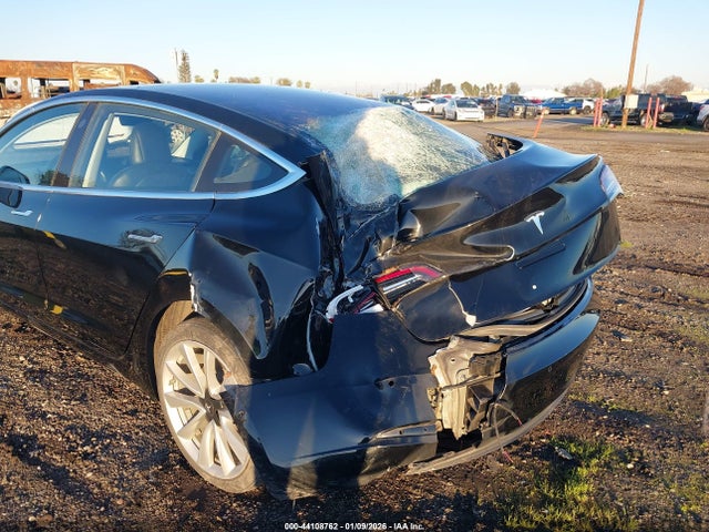 2018 TESLA MODEL 3 5YJ3E1EA5JF028028 Photo 5