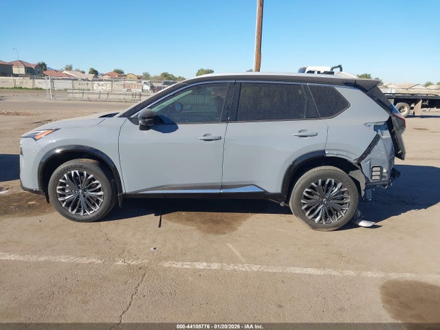 JN8BT3DC3SW380686 Nissan Rogue Platinum Fwd