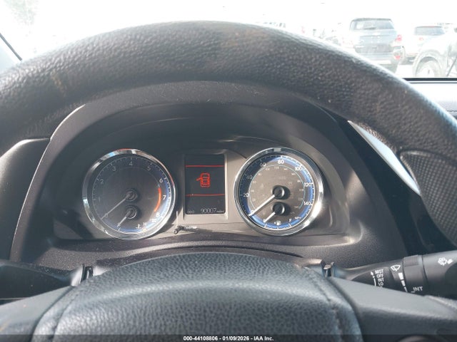 2017 TOYOTA COROLLA 2T1BURHE2HC854877 Photo 6